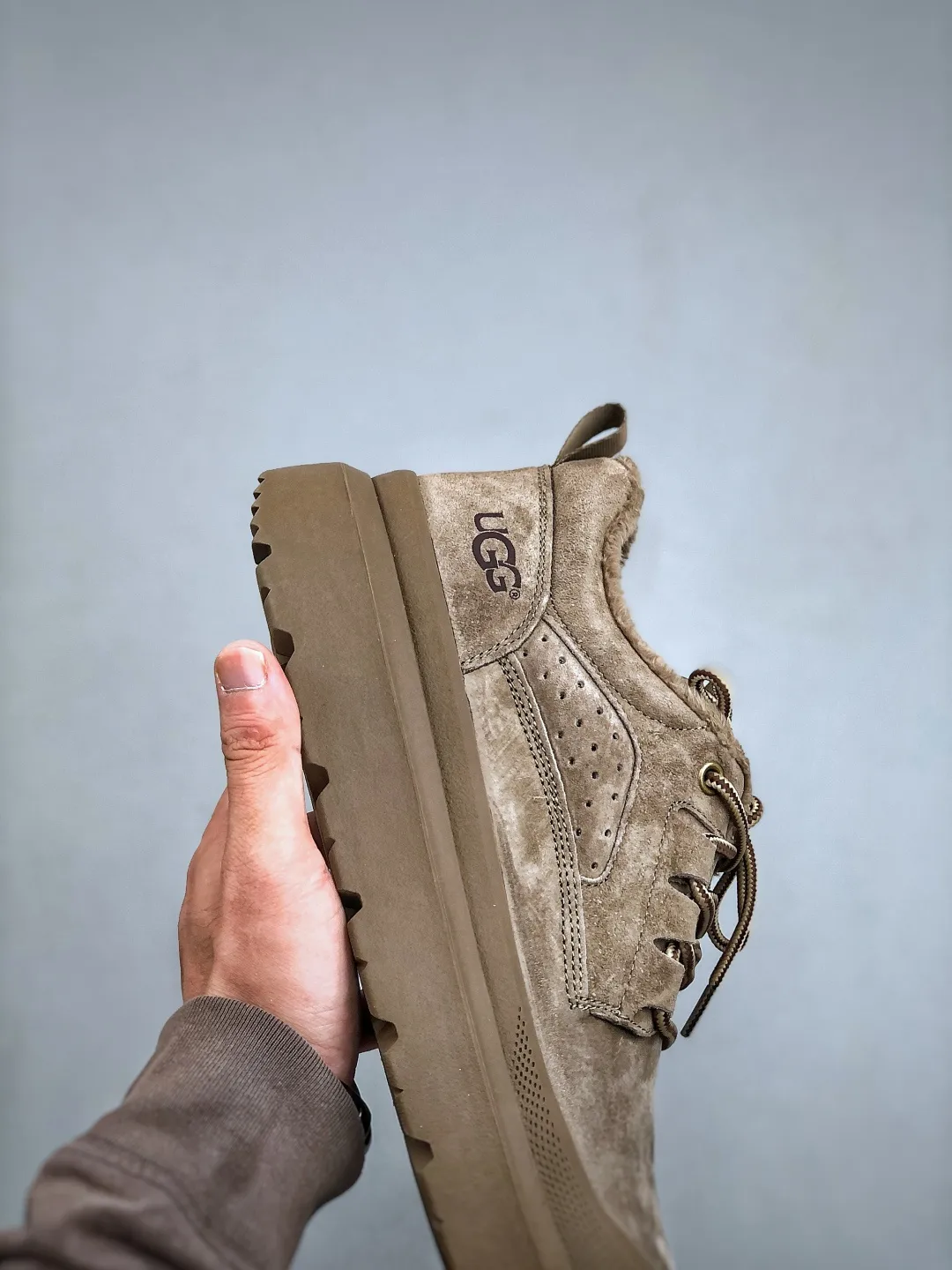 Local pick-up 💰560 supports store release New goods 🚀 #UGG new autumn and winter products (plush integrated lining 🔥warm and heat-locking) must-have outdoor men's casual shoes and snow boots series Guangdong factory quality Autumn and winter new styles Fashion trend matching The fabric is made of frosted cowhide imported from Italy. The whole shoe is made of genuine cowhide material, from the outsole to the hardware, all made from OEM raw materials. Good products do not kill pigs. The quality of the first order is strictly controlled. A full set of official website unified packaging. This year’s winter cold-proof outdoor products are a must-have for daily casual matching for sportsmen‼ American light luxury brand [UGG] Tasman Weather Hybrid Tasman hybrid series lightweight casual shoes Size: 39-44